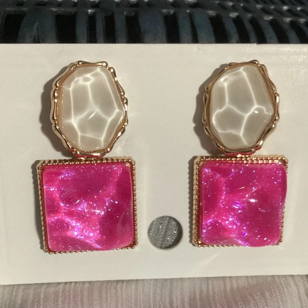 💗 Pink Glittery & White Translucent Geometric Resin Drop Water Ripple Ea…